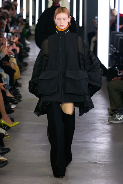 Look 3